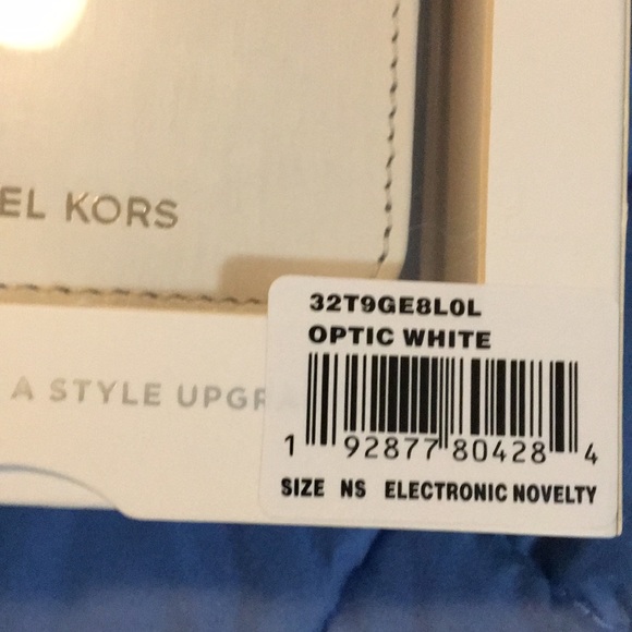 iPhone 7 Michael Kors Hand-Strap Wristlet - Picture 7 of 8